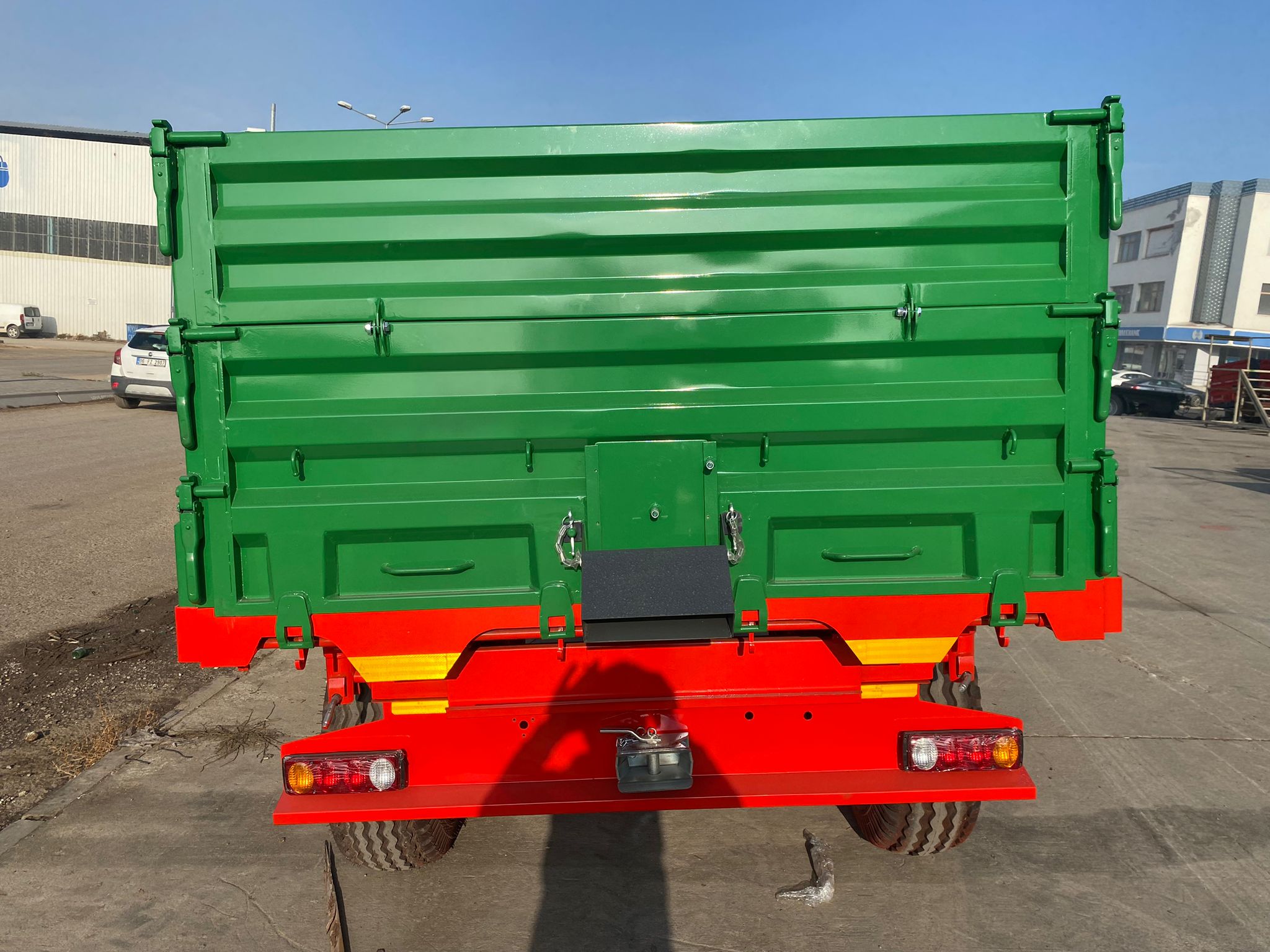 5 TON  ÜC YANA DEVİRME DAMPERLİ RÖMORK