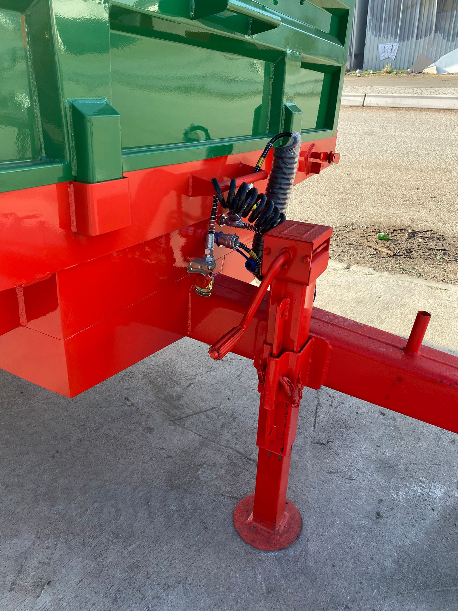 5 TON  ÜC YANA DEVİRME DAMPERLİ RÖMORK